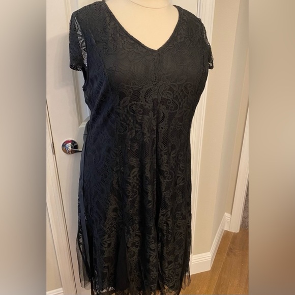 2x Plus Dress 🖤 - Picture 3 of 5